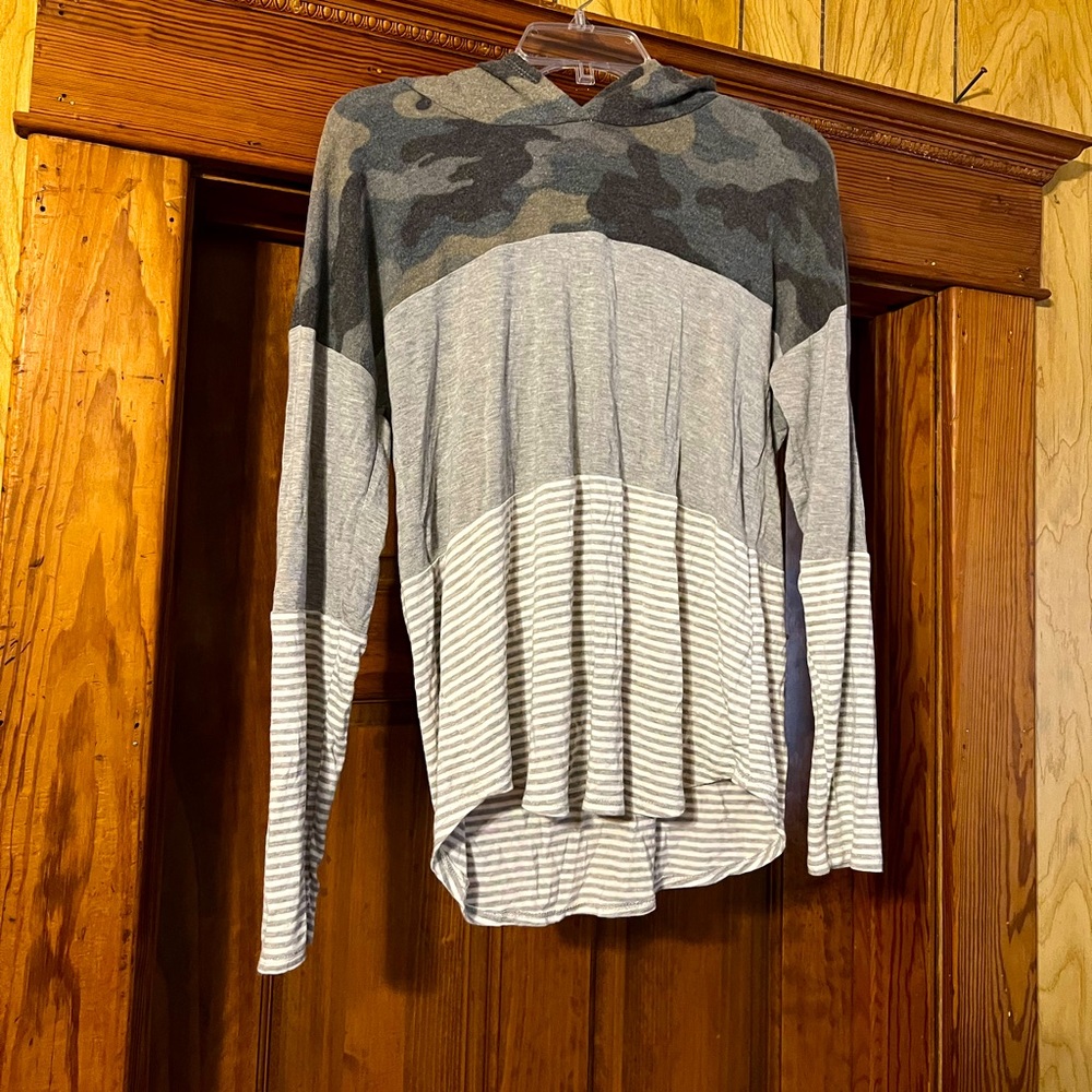 Pink Lily Boutique Camo Hoodie Size Small